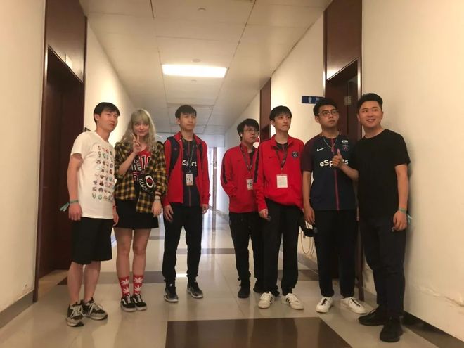 手通过局部 手通过局部